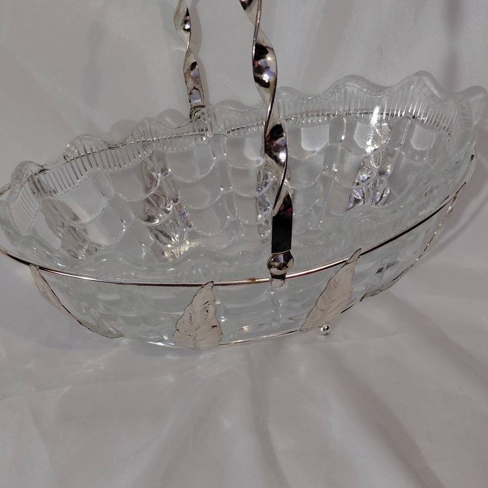 Anchor Hocking Clear Glass Basket with Silver-Tone Metal Trim